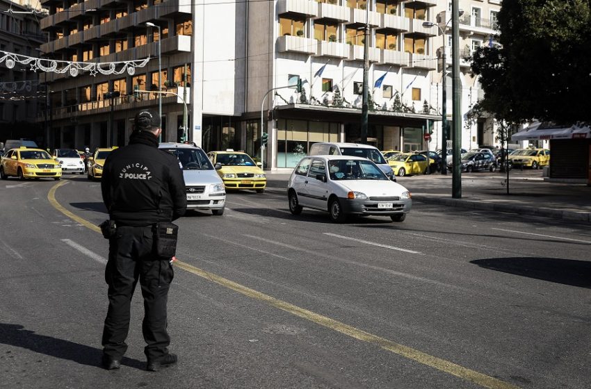  Καιρός για… χριστουγεννιάτικη βόλτα με απαγόρευση μετακινήσεων σε ισχύ – Εννέα άτομα στα γιορτινά τραπέζια – Όσα πρέπει να γνωρίζετε για τα μέτρα