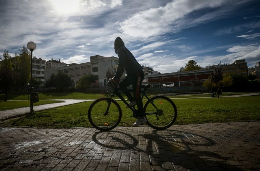  Παπαευαγγέλου : Εστίες υπερμετάδοσης εργασία και οικογένεια – Θα χρειαστούν αρκετοί μήνες εμβολιασμού για να θωρακιστεί η χώρα