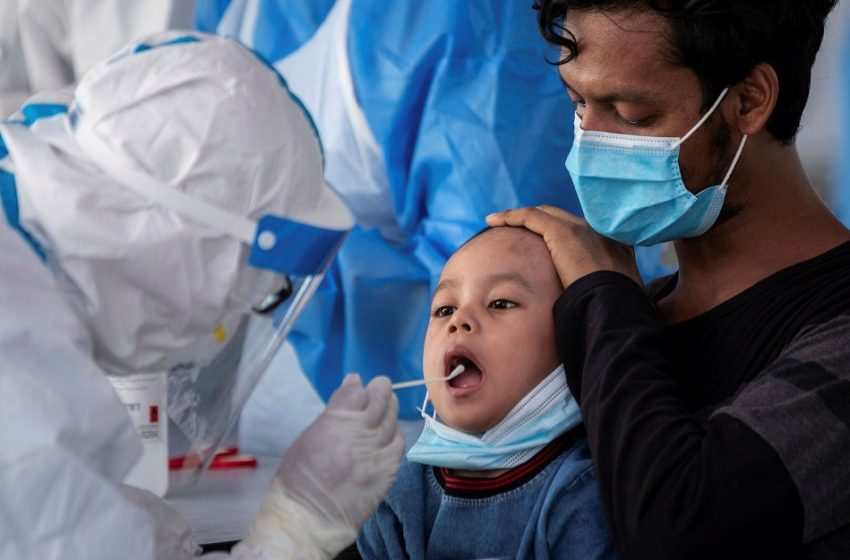  Bρετανία: Φόβοι ότι η μετάλλαξη του ιού μολύνει πιο εύκολα τα παιδιά