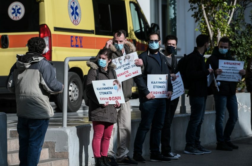  Ευαγγελισμός: Μέσα εμβολιασμοί, έξω διαμαρτυρία εργαζομένων (pic)