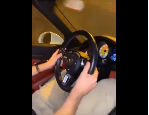  Βίντεο δείχνει πιλότο της Formula 1 να πιάνει το στήθος μοντέλου – Σφοδρές αντιδράσεις (vid)