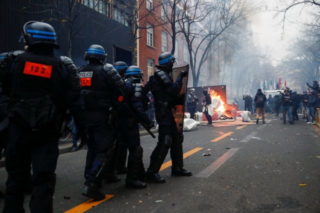  Δακρυγόνα και επεισόδια στο Παρίσι για το νομοσχέδιο ασφάλειας