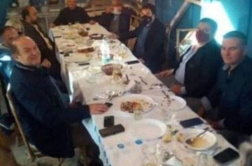 Οργή για το τραπέζωμα 12 ατόμων με τη συμμετοχή δημάρχου και αντιδημάρχου στον Πύργο Ηλείας