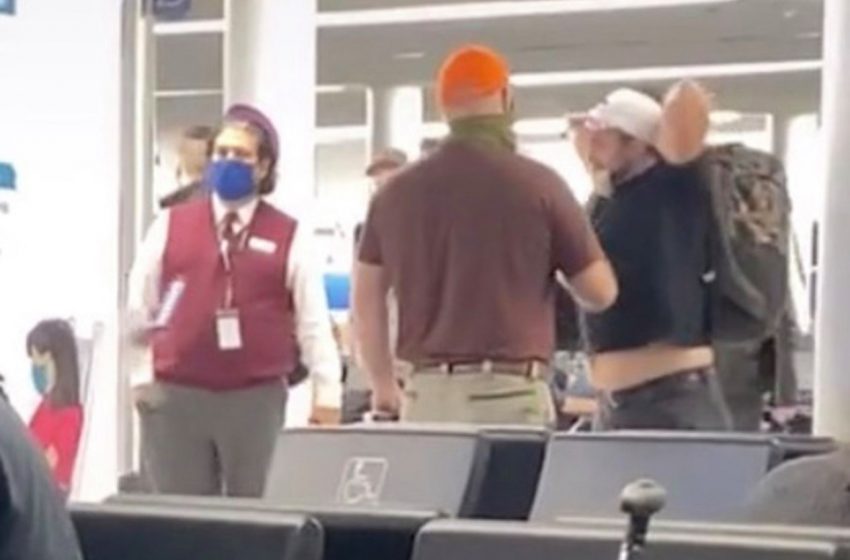  Το viral βίντεο με τον ταξιδιώτη που κατέρρευσε την ώρα που τον πέταγαν έξω από πτήση (vid)