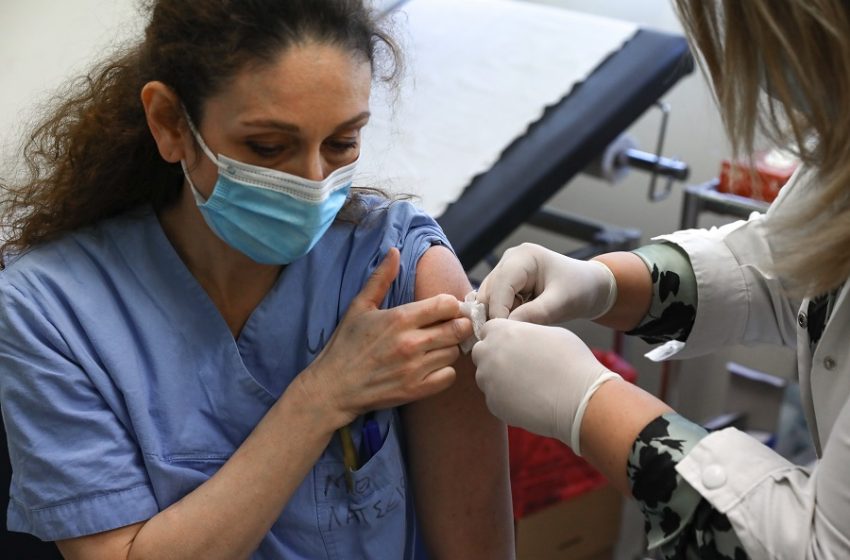  Νέα ρουσφέτια και ελλείψεις αφήνουν εκτός εμβολιασμού υγειονομικούς σε Χίο και Μυτιλήνη – Τι απαντά στο libre ο Β. Κοντοζαμάνης, τι καταγγέλλει ο Μ. Γιαννάκος
