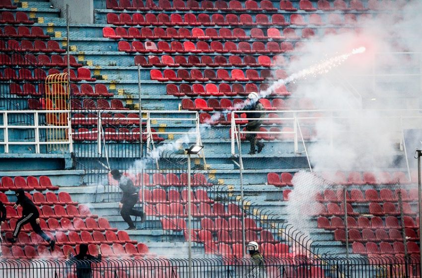  “Ραντεβού θανάτου” από χούλιγκαν κάτω από τη “μύτη” της αστυνομίας – Αποκαλυπτικό βίντεο με άγριες συμπλοκές (vid)