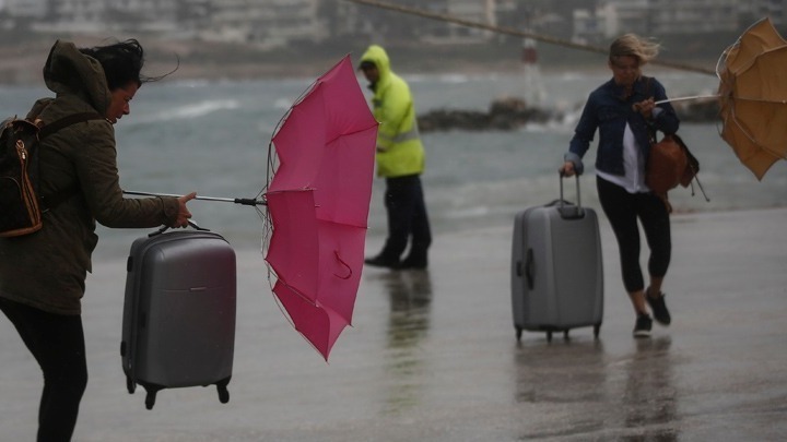  Άρχισε η κακοκαιρία: Πού εκδηλώνονται έντονα φαινόμενα