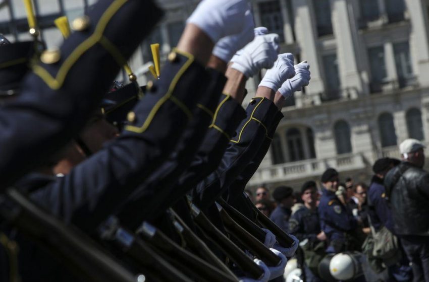  Κανονικά η παρέλαση της 25ης Μαρτίου με Πούτιν, Μακρόν και… Κάρολο