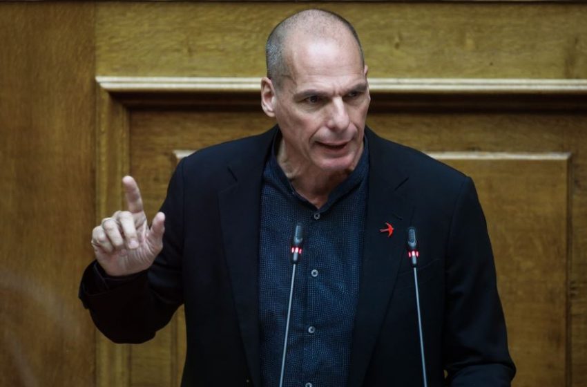  Βαρουφάκης: Ο ελληνικός λαός δεν εμπιστεύεται την κυβέρνηση