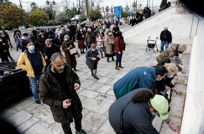  Δερμιτζάκης για τον συνωστισμό στις εκκλησίες: “Η Ελλάδα θα βρίσκεται για καιρό σε lockdown. Κρίμα…”