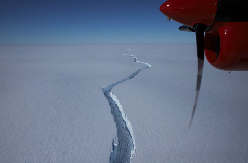  Βρετανία: Παγόβουνο στο μέγεθος του Λονδίνου αποσπάστηκε από την Ανταρκτική