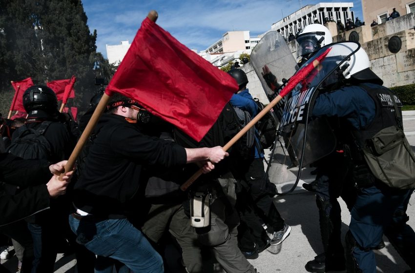  Πανεκπαιδευτικό: Πεδίο μάχης Αθήνα και Θεσσαλονίκη με χημικά και προσαγωγές (vids, εικόνες)