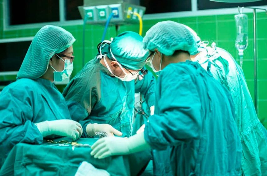  Γιατροί κατά λοιμωξιολόγων για την μείωση κατά 80% των χειρουργικών επεμβάσεων : “Είναι δική σας εισήγηση; Πάρτε θέση”
