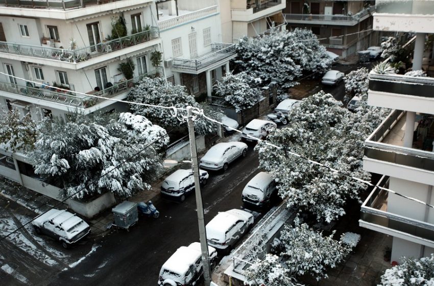  Μήδεια: Χιόνια και στην Αθήνα – “Έχουμε χρόνια να δούμε τέτοια βαρυχειμωνιά”