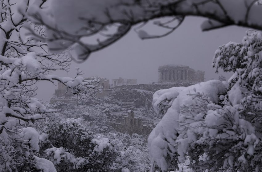  Μήδεια: Οι χιονοπτώσεις σε Αττική, Εύβοια, Κυκλάδες και Κρήτη θα συνεχιστούν έως το πρωί της Τετάρτης