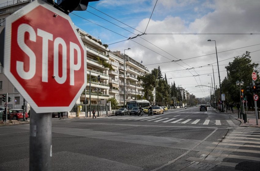  Καπραβέλος: Άμεσα μέτρα στη Θεσσαλονίκη – Σαρηγιάννης: Παράταση στην Αττική – Εξαδάκτυλος: Διπλή μάσκα…