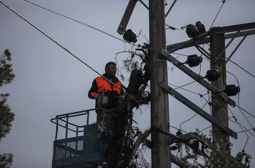  Μια εβδομάδα χωρίς ρεύμα – 3.500 νοικοκυριά… περιμένουν ακόμη το κράτος – Στη Βουλή η ανεπάρκεια στην κακοκαιρία