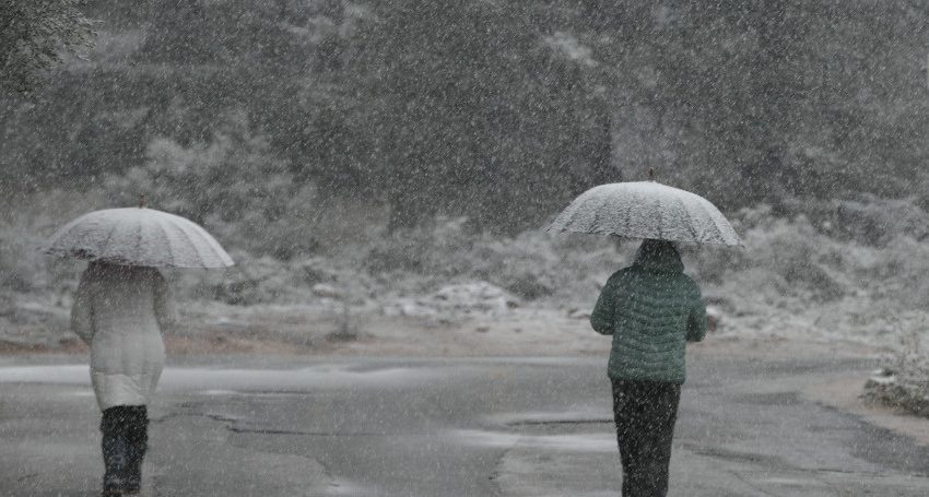  Χιονίζει στην Αθήνα- Από τα βόρεια προάστια άρχισε η λευκή “επιδρομή” (live)