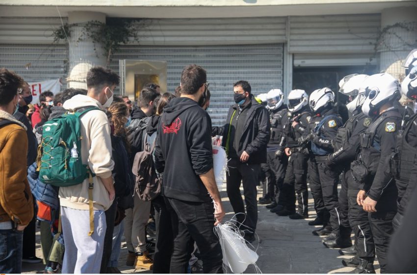  Θεσσαλονίκη: Συγκέντρωση διαμαρτυρίας στην Αστυνομική Διεύθυνση