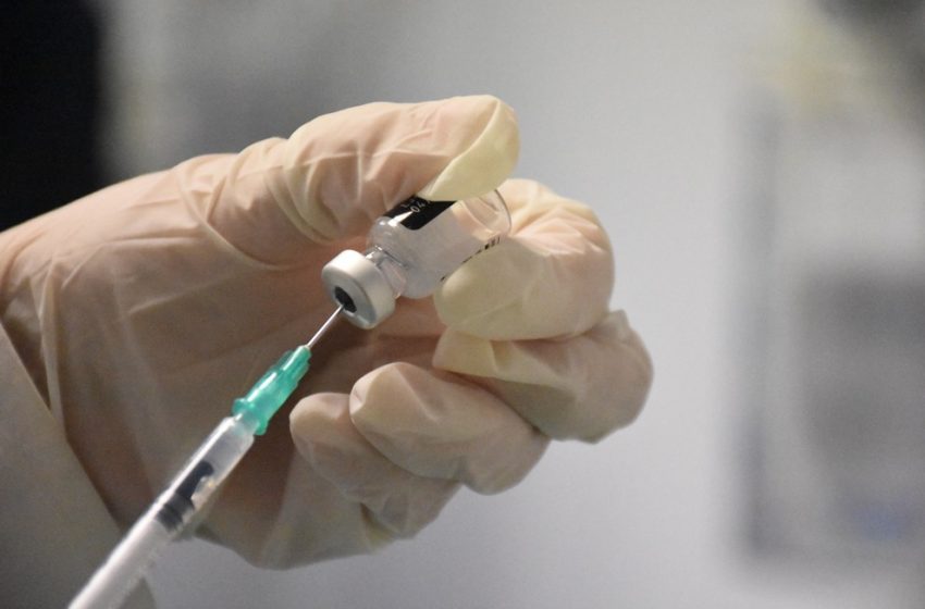  “Aν ο κόσμος εμβολιαστεί σε ποσοστό από 80% και άνω, σε 6-8 μήνες η πανδημία θα τελειώσει” – H πρόβλεψη Έλληνα ειδικού από το Johns Hopkins
