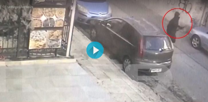  Βίντεο με τον μασκοφόρο που σκότωσε τον σκύλο με τόξο στην Πετρούπολη – Τι λέει ο ιδιοκτήτης (vid)