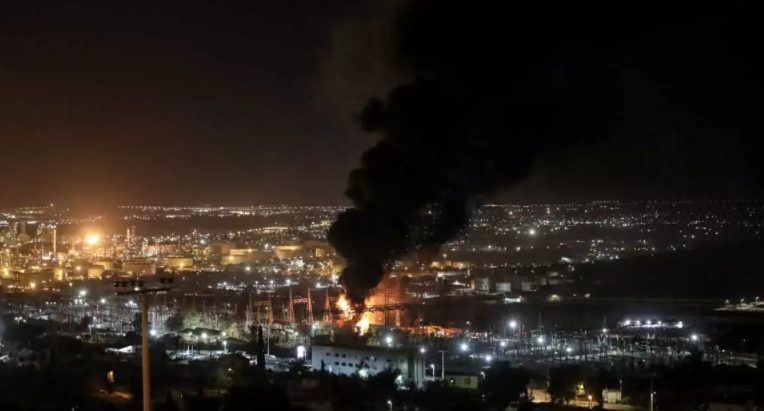  Δύσκολη νύχτα στον Ασπρόπυργο:   Γεμάτη καπνούς η περιοχή, προειδοποίηση των ειδικών στους κατοίκους – Το χρονικό της μεγάλης φωτιάς (εικόνες, vid)