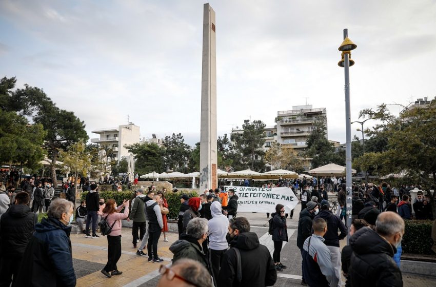  Μαύρη σελίδα αυταρχισμού: Το χρονικό της απρόκλητης αστυνομικής βίας στη Νέα Σμύρνη (εικόνες, βίντεο)