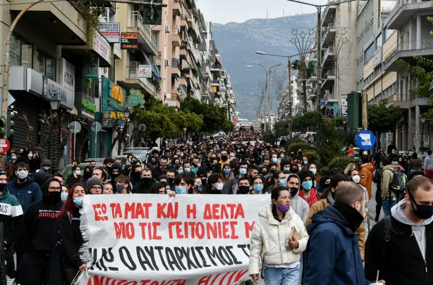  Χιλιάδες πολίτες στους δρόμους σε Αττική και άλλες πόλεις κατά της αστυνομικής βίας