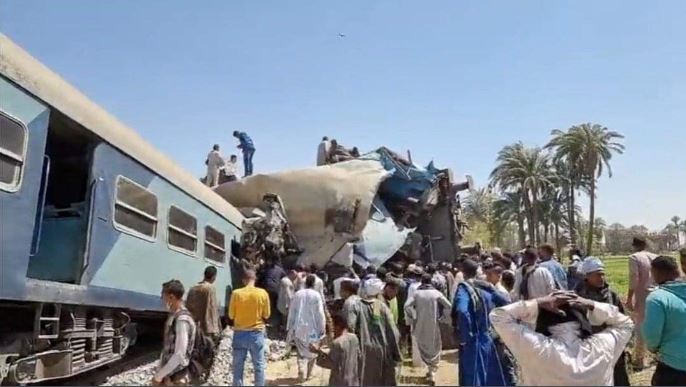  Πολύνεκρο δυστύχημα από σύγκρουση τρένων στην Αίγυπτο – 32 νεκροί, δεκάδες τραυματίες (vids)