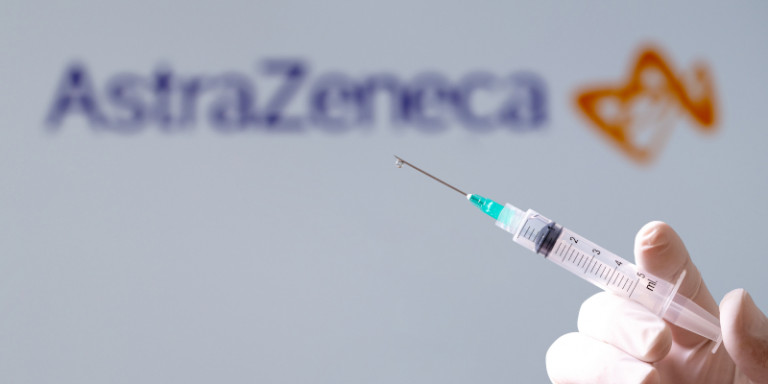  AstraZeneca:Συνεχίζεται κανονικά ο εμβολιασμός- Τι αναφέρει η Εθνική Επιτροπή σχετικά με τα θρομβοεμβολικά επεισόδια