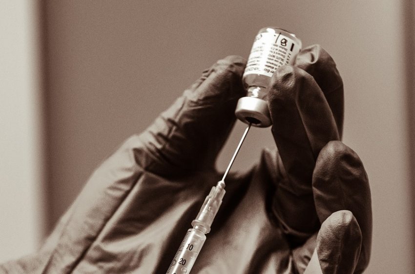  Νότια Αφρική: “Τα εμβόλια είναι πιθανόν αποτελεσματικά κατά της μετάλλαξης Όμικρον” λέει επιδημιολόγος