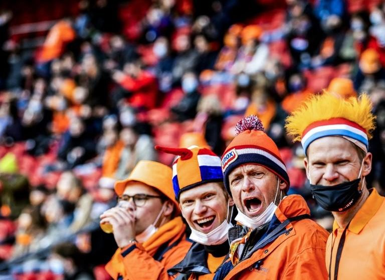  Κοροναϊός: Το  πείραμα  με 5.000 φιλάθλους χωρίς μάσκες στο παιχνίδι Ολλανδίας-Λετονίας και οι εννιά “φούσκες” στο γήπεδο