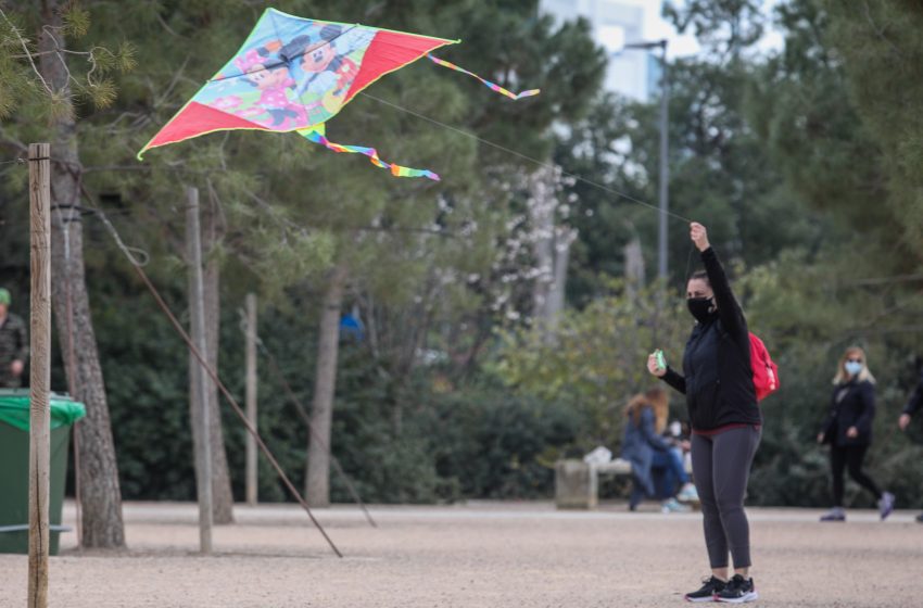  Καθαρά Δευτέρα: Ανοιχτά καταστήματα και κωδικοί μετακίνησης – Τα ωράρια λειτουργίας