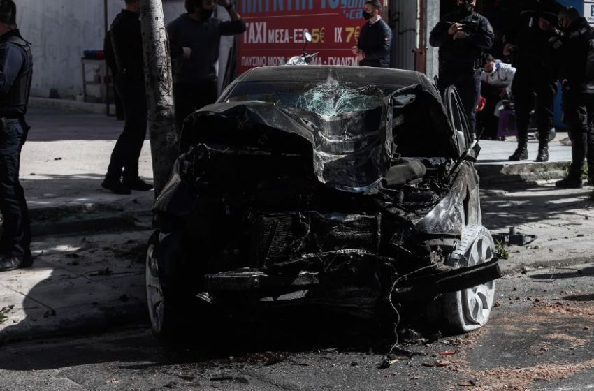  Τροχαίο με τραυματίες έπειτα από άγρια καταδίωξη στη Λιοσίων – Απίστευτες εικόνες