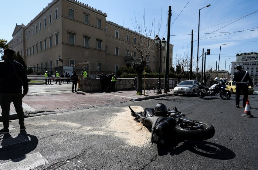  Τροχαίο Βουλή: Αμείλικτα ερωτήματα για τον δεύτερο αστυνομικό – Κλινικά νεκρός ο Ιάσονας – “Δεν οφείλεται ούτε στην τύχη ούτε σε αμέλεια” (vid)