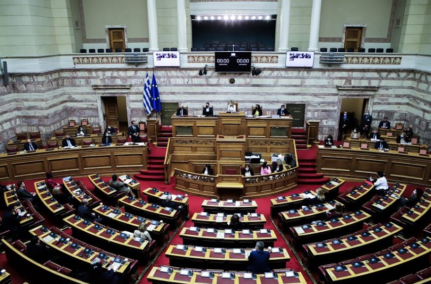  Πολιτική σύγκρουση για αστυνομική βία και διαχείριση πανδημίας – Η διπλή παρέμβαση Μητσοτάκη, η επιτροπή Αλιβιζάτου και η προανακριτική για Καλογρίτσα