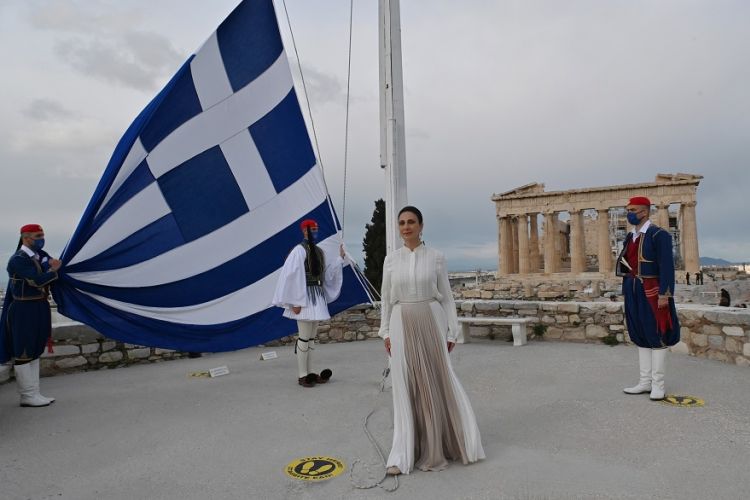  Η διεθνούς φήμης σοπράνο, ο στρατηγός που “έπιασε την φλόγα της” και η Καραϊνδρου- Το παρασκήνιο ενός…εθνικού ύμνου