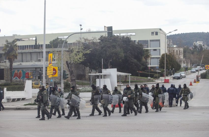  ΕΣΗΕΜ-Θ κατά Αστυνομίας: “Περιορισμός δημοσιογράφων στην επιχείρηση εκκένωσης του ΑΠΘ”