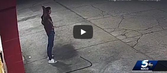  Βίντεο σοκ: Αστυνομικοί πυροβολούν 13 φορές 15χρονο που είχε σηκώσει τα χέρια ψηλά (vid)
