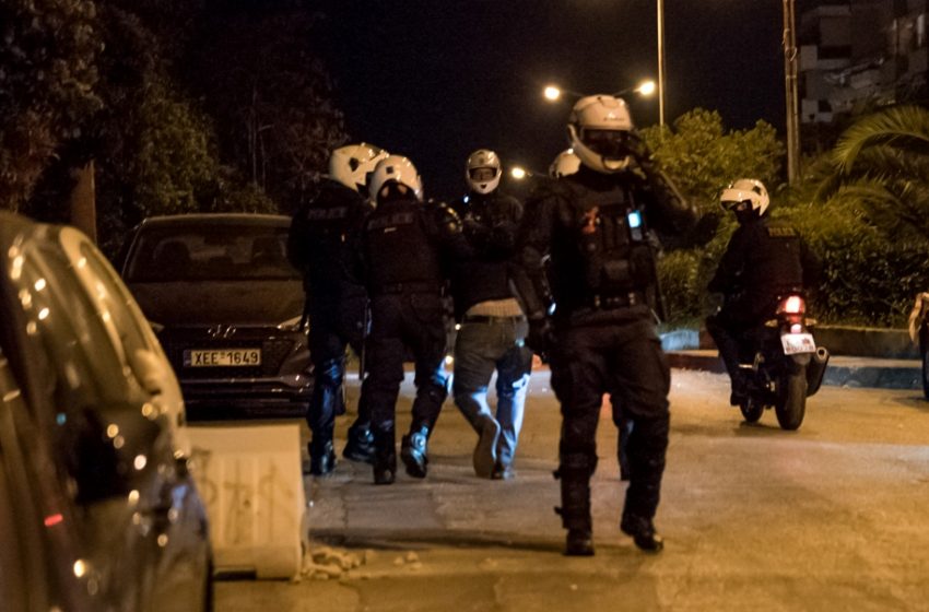  Νέο περιστατικό αστυνομικής βίας στη Νέα Σμύρνη (vid)