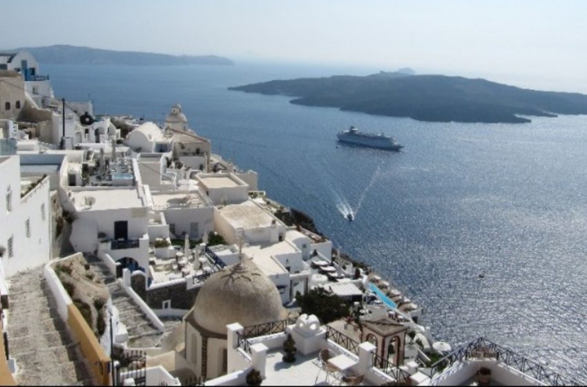  Daily Mail: Στην πράσινη λίστα για τους Βρετανούς τουρίστες μπαίνει η Ελλάδα