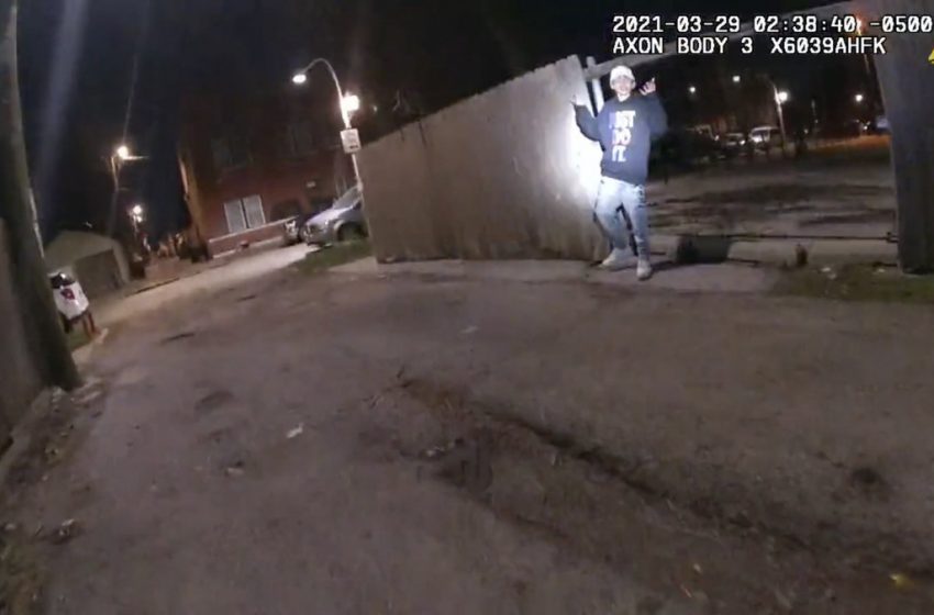  Βίντεο-σοκ: Αστυνομικός πυροβολεί και σκοτώνει 13χρονο στο Σικάγο (σκληρές εικόνες)
