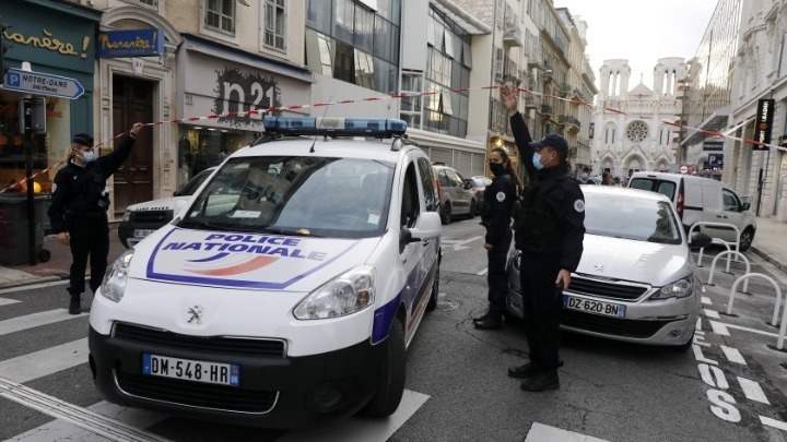  Γαλλία: Ψηφίζεται ο νόμος για την “καθολική ασφάλεια” – Ποινικοποιεί την κακόβουλη μετάδοση εικόνων αστυνομικών