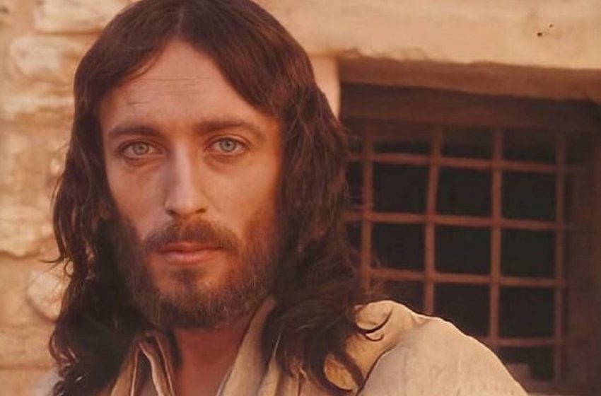  Robert Powell: Πώς είναι σήμερα στα 77 του χρόνια ο “Ιησούς από τη Ναζαρέτ”