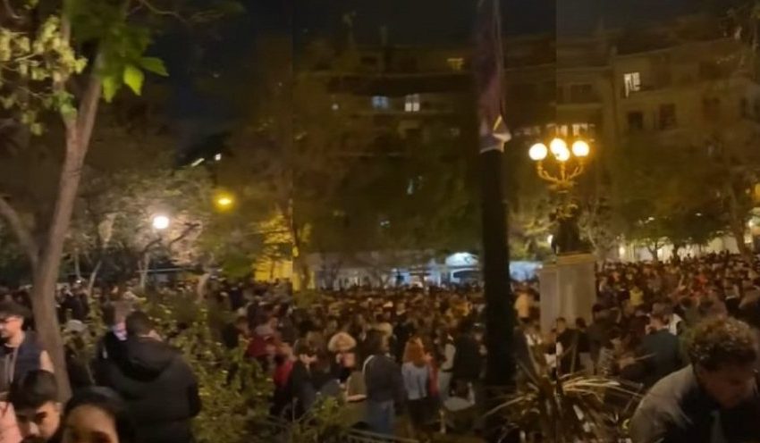  “Μπλόκο¨στην Βαρνάβα, πάρτι στην Κυψέλη (vid)