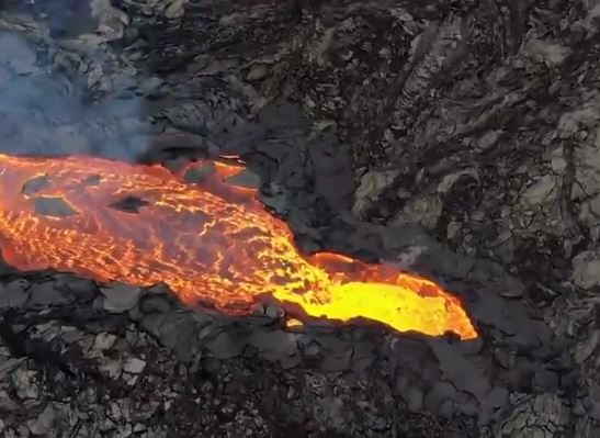  Εντυπωσιακό βίντεο από drone καταγράφει τη λάβα να ρέει σε ηφαίστειο της Ισλανδίας
