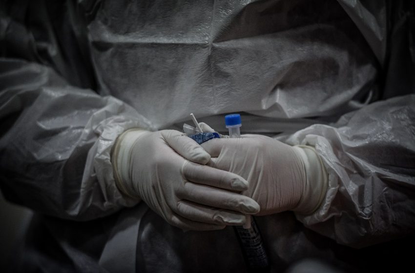  Αποκλειστική νοσοκόμα πωλούσε πλαστά αρνητικά πιστοποητικά κοροναϊού