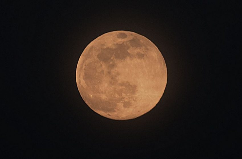  Μαγικό ροζ φεγγάρι