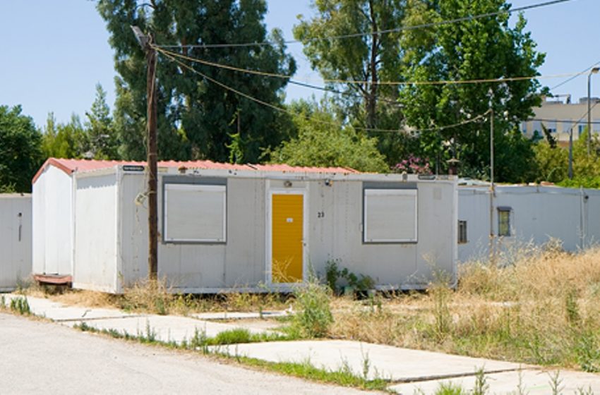  Σεισμόπληκτοι στη Νίκαια: Ξεχασμένοι στα κοντέινερ για 22 ολόκληρα χρόνια