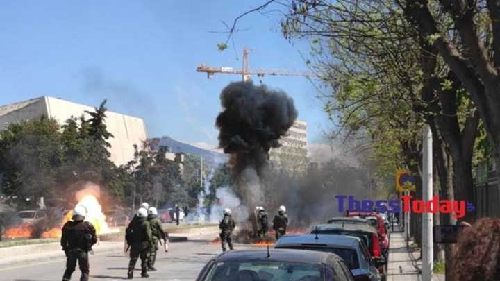  Θεσσαλονίκη: Επεισόδια με τραυματία μετά το συλλαλητήριο (vid)